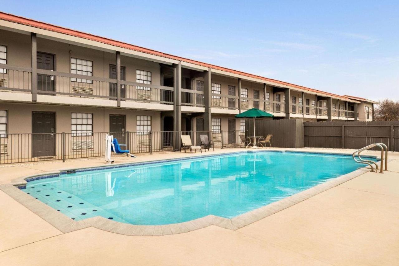 La Quinta Inn By Wyndham Ih-10 West San Antonio Tx Exterior photo